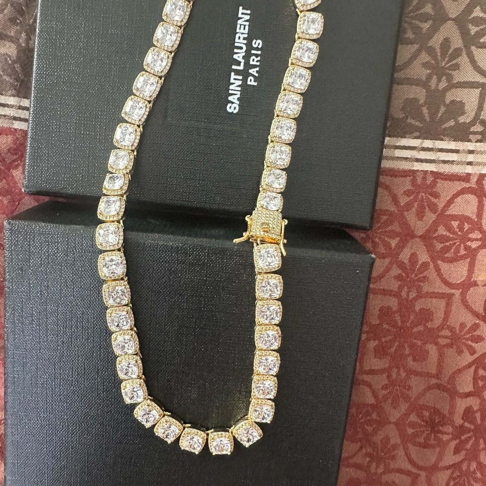 Luxurious Gold and Silver Women's Necklace - Picture 3 of 6
